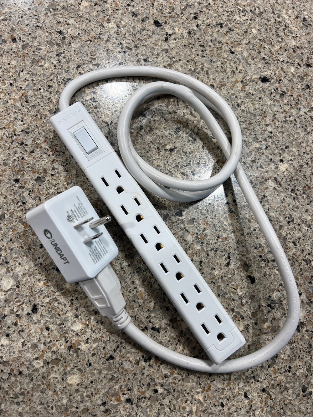 Insignia White 6-Outlet Surge Protector Power Strip with Switch z22